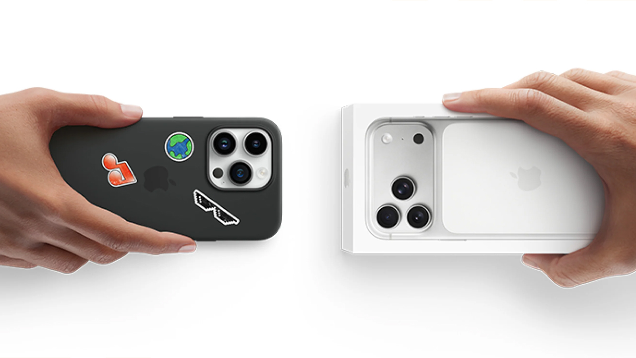 Новый и старый смартфон рядом при оформлении сделки trade-in